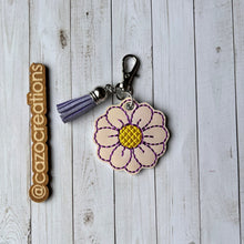 Load image into Gallery viewer, UV Color Changing Flower Keychain
